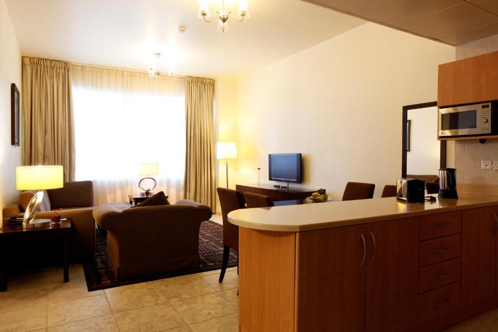 Avari Hotel Apartments - Al Barsha Дубай Экстерьер фото