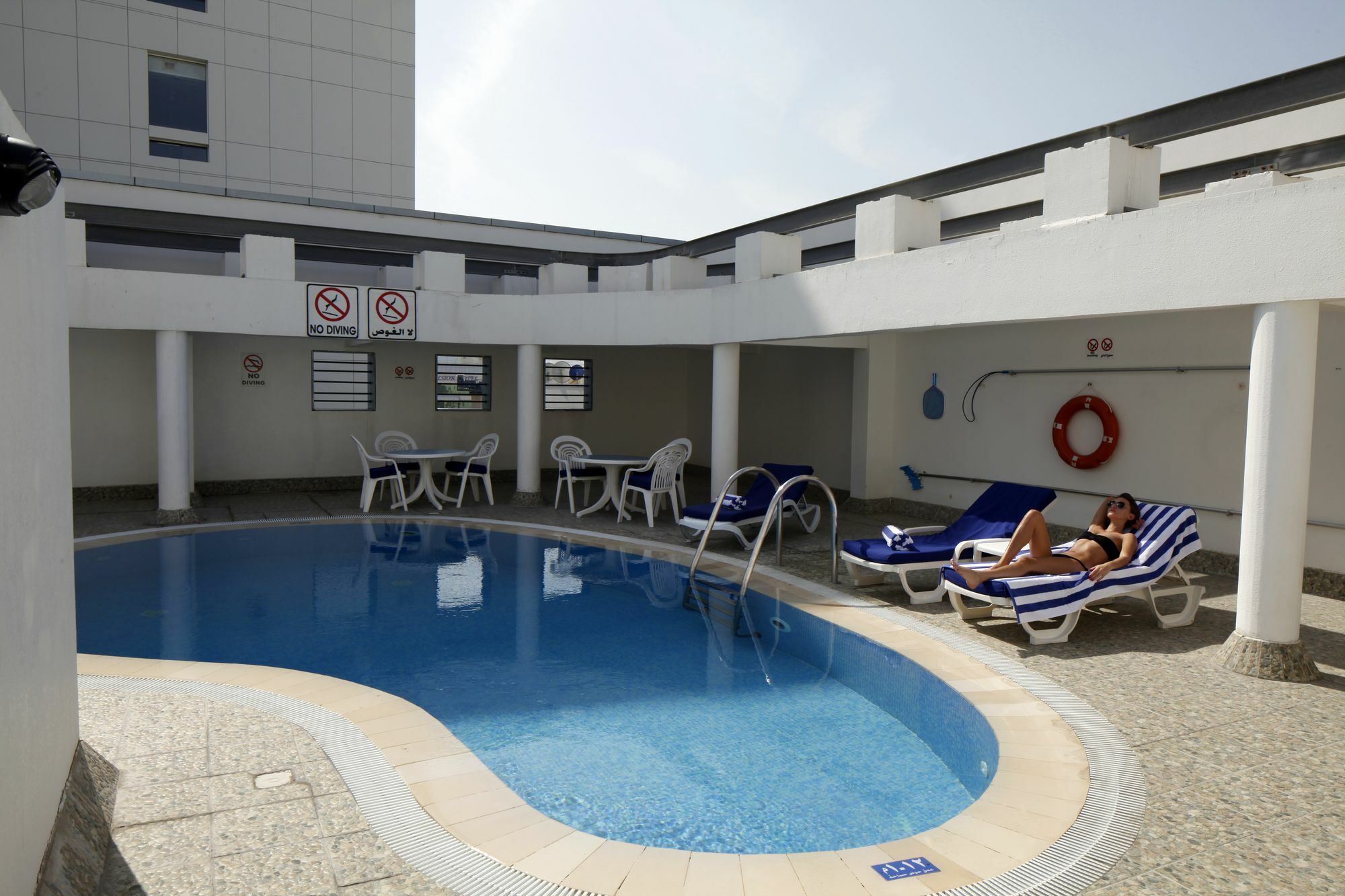 Avari Hotel Apartments - Al Barsha Дубай Экстерьер фото