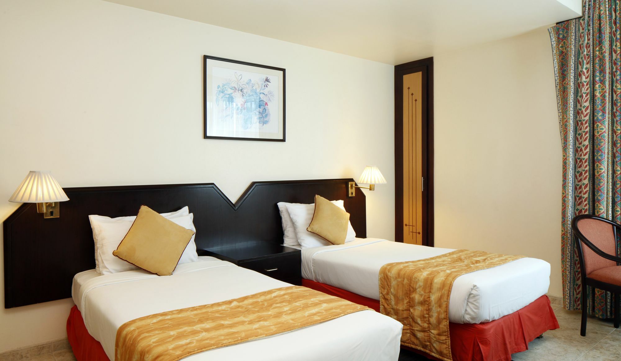 Avari Hotel Apartments - Al Barsha Дубай Экстерьер фото