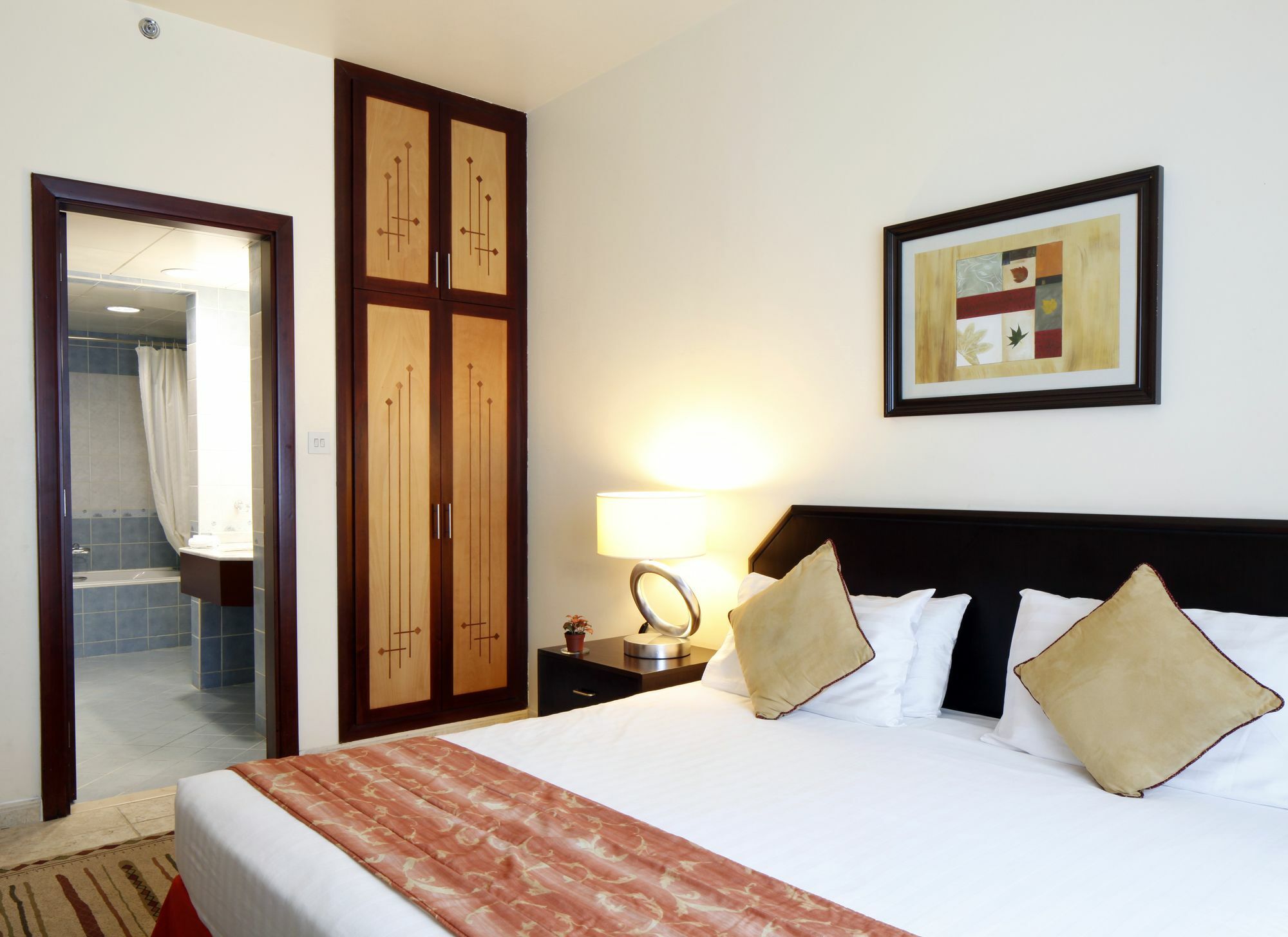 Avari Hotel Apartments - Al Barsha Дубай Экстерьер фото
