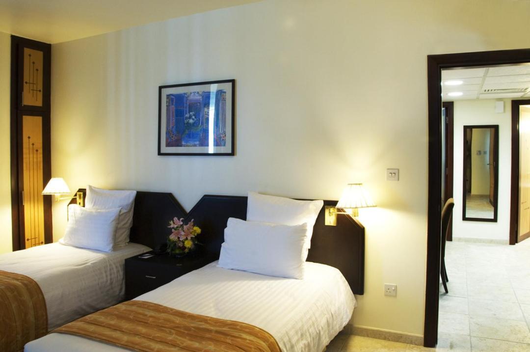 Avari Hotel Apartments - Al Barsha Дубай Экстерьер фото